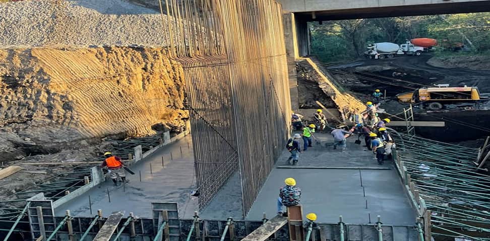 Construcción de apoyos para el puente Guarumo